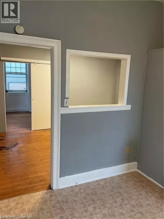 Hamilton, ON L9A4S6,303 EAST 19TH ST #2