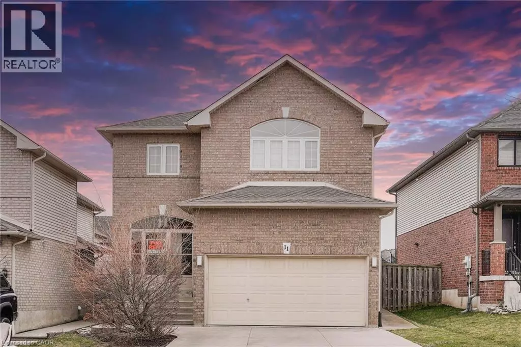 Hamilton, ON L8J3Z7,11 MEADOW WOOD CRES #Upper