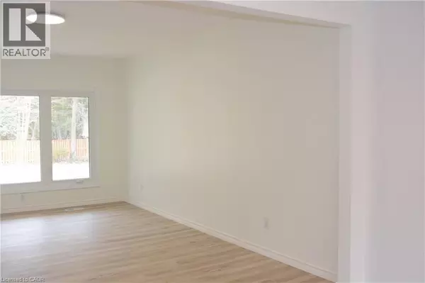 Waterloo, ON N2L4B9,142 LONGWOOD DR #Unit 1
