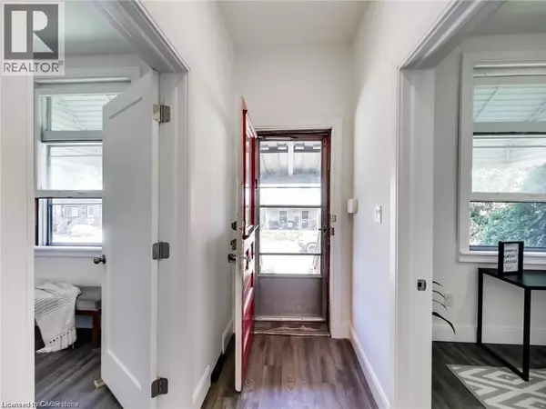 Hamilton, ON L8L7B6,54 FAIRVIEW Avenue