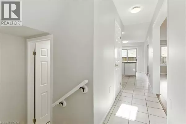 Burlington, ON L7M4T8,1283 BLANSHARD DR #2