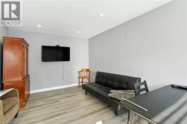 Hamilton, ON L9A4B5,74 EAST 14TH Street