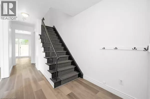 Burlington, ON L7L2Z4,5193 BANTING Court