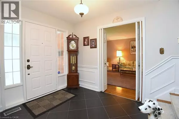 Ancaster, ON L9G3M3,142 MARIGOLD Court