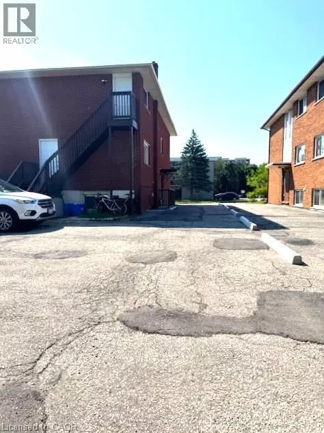 Kitchener, ON N2E1G6,106 CHANDLER DR #1