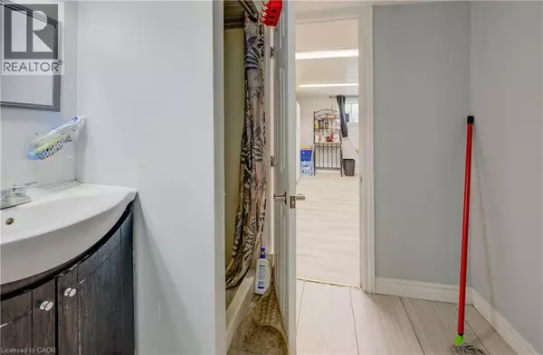 Kitchener, ON N2H4X1,324 MAPLE AVE #BASEMENT