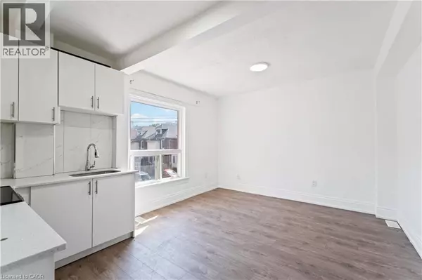 Hamilton, ON L8M2G2,110 MYRTLE AVE #3