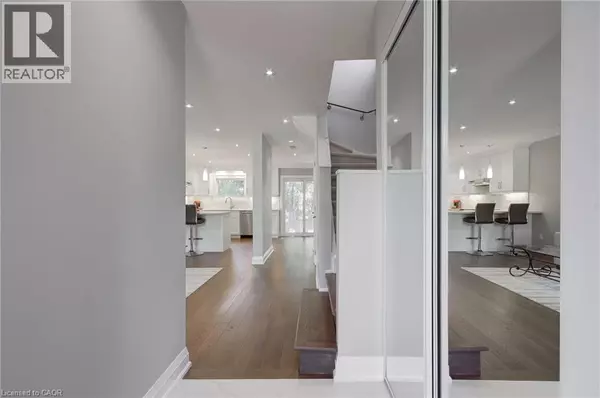 Oakville, ON L6H5K5,214 ROSS Lane