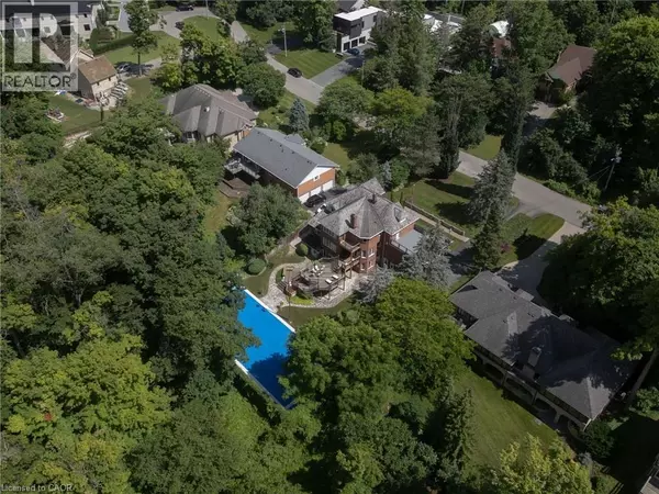 Kitchener, ON N2M2R8,32 MAPLE HILL Drive