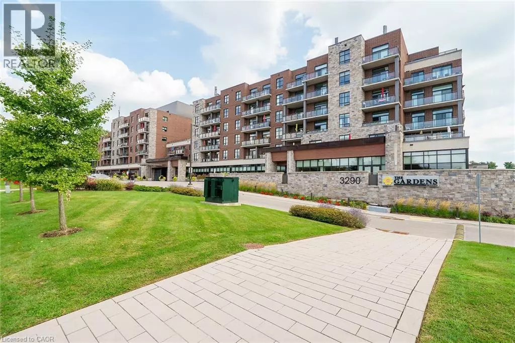 Burlington, ON L7N1M8,3290 NEW ST #206