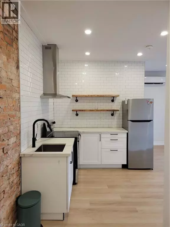 Hamilton, ON L8L2R4,262 ROBERT ST #2