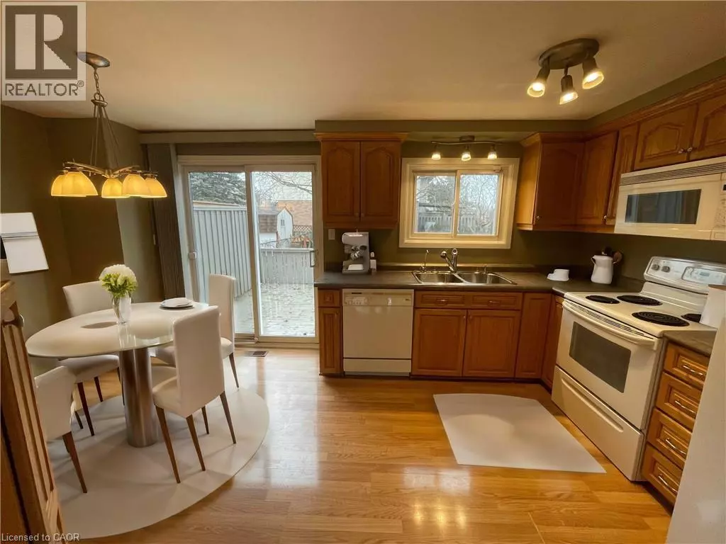 Waterloo, ON N2V1L2,106 CORNERBROOK Crescent