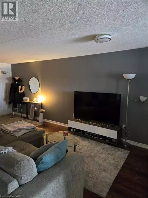 Milton, ON L9T7S9,1390 MAIN ST East #305