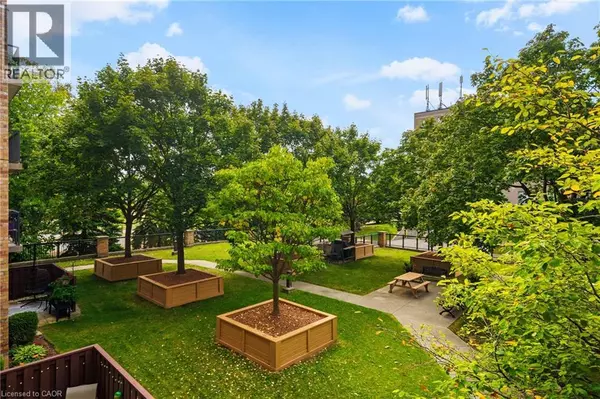 Burlington, ON L7R3X5,3499 UPPER MIDDLE RD #211