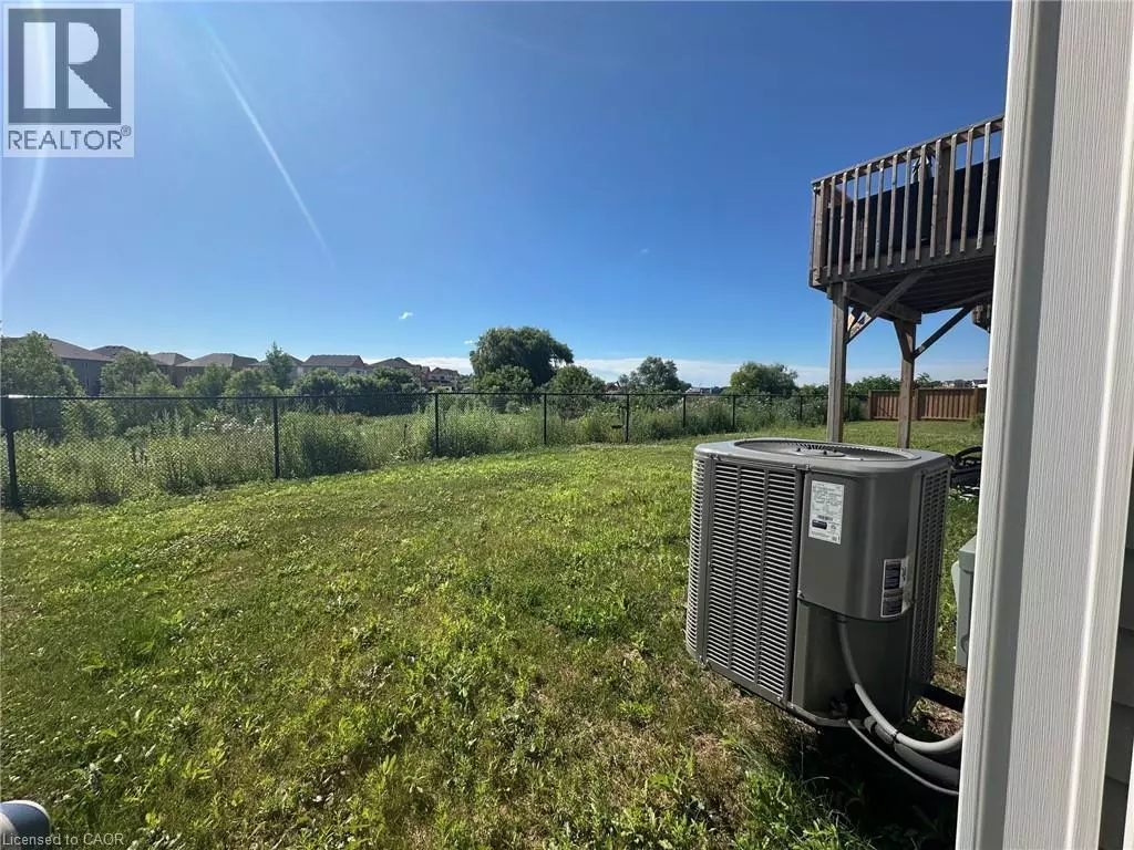 Brantford, ON N3T0V5,17 CAHILL DR #Upper