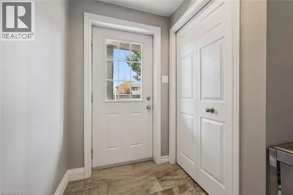 Kitchener, ON N2E0A3,50 HOWE DR #19C