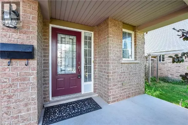 Kitchener, ON N2E4J8,679 COMMONWEALTH CRES #UPPER