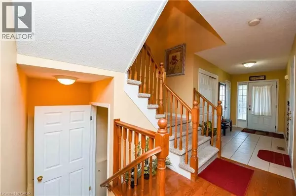 Kitchener, ON N2E4J8,679 COMMONWEALTH CRES #UPPER