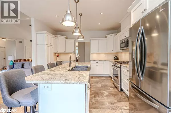 Horseshoe Valley, ON L0L2L0,102 HIGHLAND Drive