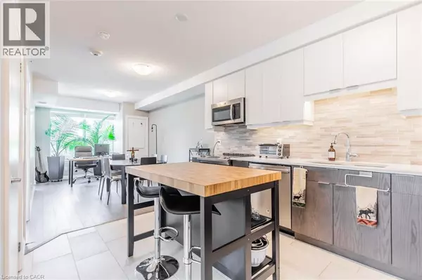 Guelph, ON N1E0A8,63 ARTHUR ST South #315