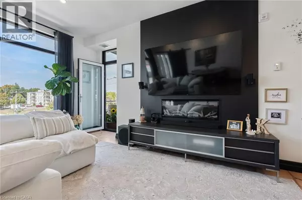 Port Dover, ON N0A1N0,38 HARBOUR ST #416