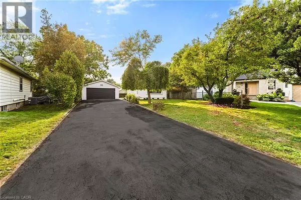 Oakville, ON L6K1W8,133 INGLEWOOD Drive