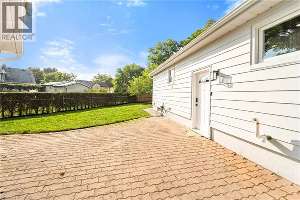 Oakville, ON L6K1W8,133 INGLEWOOD Drive