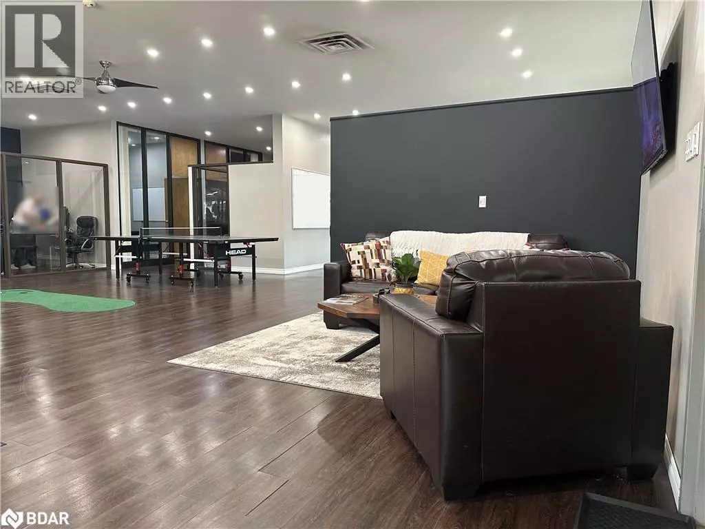 Barrie, ON L4N3K4,49 ESSA RD #1