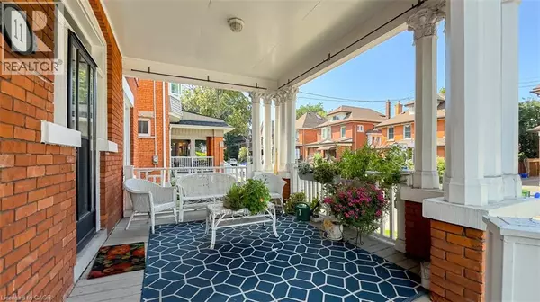 Hamilton, ON L8M2M6,11 EASTBOURNE AVE #2