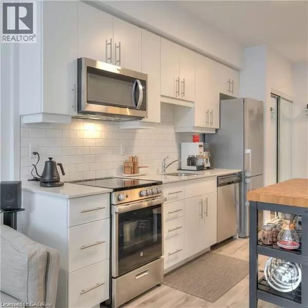 Waterloo, ON N2K0H2,243 NORTHFIELD DR East #204