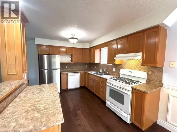 Kitchener, ON N2E3R7,106 MOUNTAIN MINT Crescent