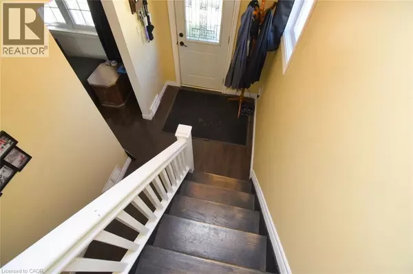 Welland, ON L3B2K4,297 WRIGHT Street