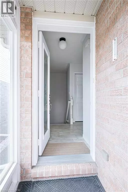 Burlington, ON L7M4K4,2926 ADDISON Street