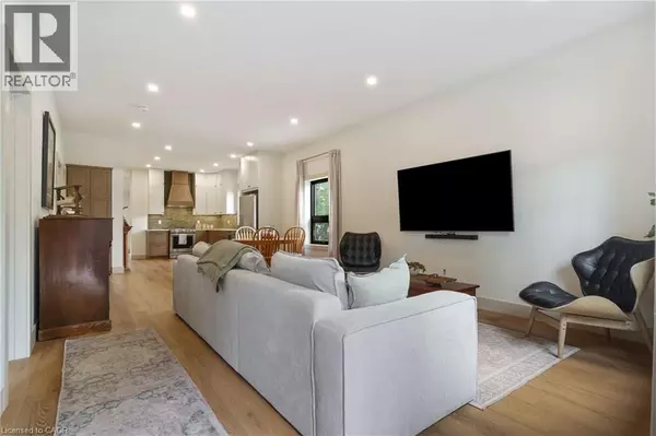 Brantford, ON N3R1E8,51 TERRACE HILL Street