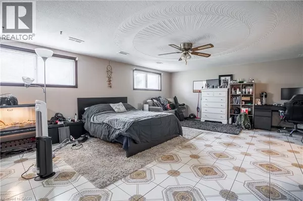 Hamilton, ON L8W1M2,18 VILLA Court