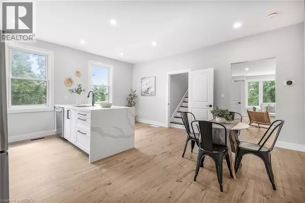 Waterford, ON N0E1Y0,52 MAIN STREET ROCKFORD