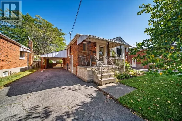 Hamilton, ON L8V3P9,327 EAST 31ST Street