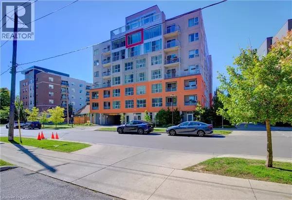 Waterloo, ON N2G0G4,321 SPRUCE ST #102