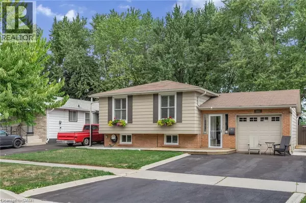 Burlington, ON L7L2V2,551 CHAMBERLAIN RD #Upper
