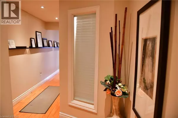 Mississauga, ON L5M1L9,265 QUEEN Street S