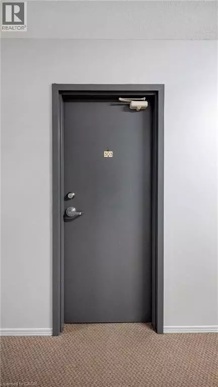 Simcoe, ON N3Y5K3,60 DONLY DR #303