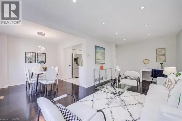 41 MISSISSAUGA VALLEY BLVD #12, Mississauga, ON L5A3N5