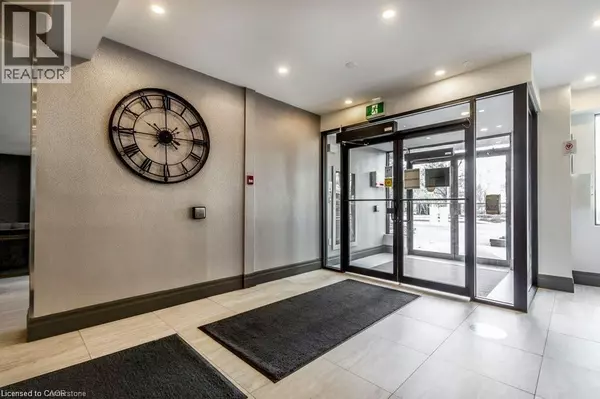 Burlington, ON L7S2J3,1270 MAPLE CROSSING BLVD #914