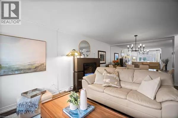 Burlington, ON L7P3A6,2058 BRANT ST #3