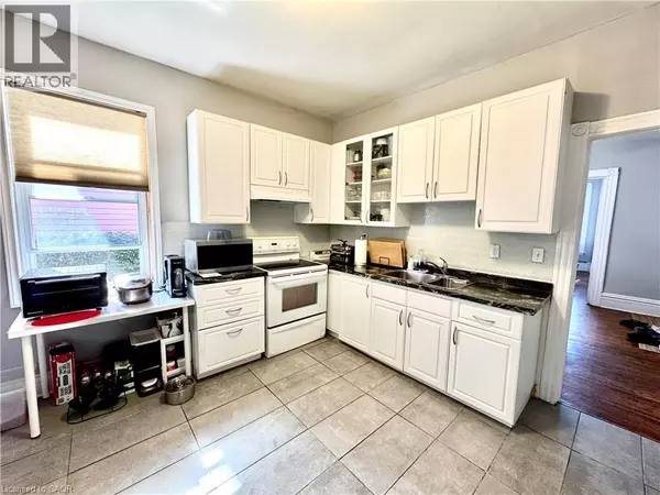 Hamilton, ON L8L6H7,108 BIRCH AVE #1