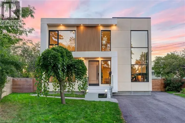28 DUNSMORE Gardens, Toronto, ON M3H3M2