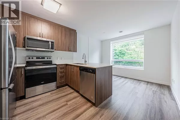 Hamilton, ON L8N0B4,479 CHARLTON AVE East #209