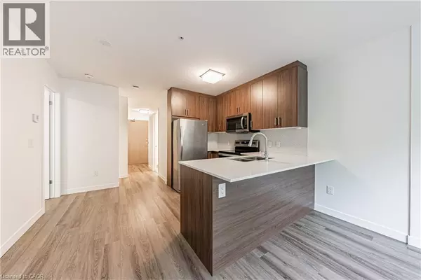 Hamilton, ON L8N0B4,479 CHARLTON AVE East #209