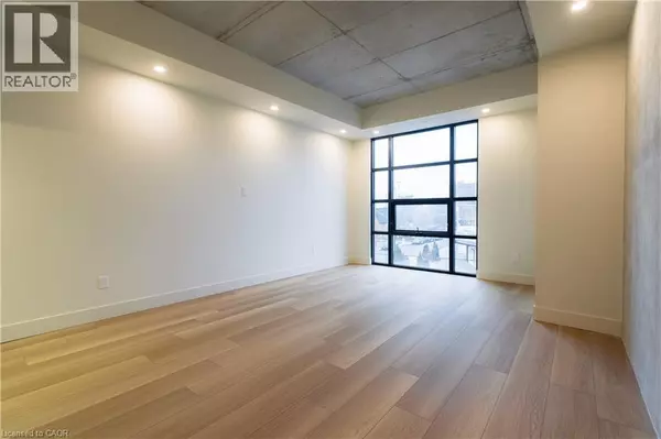 Hamilton, ON L8N1P7,24 AUGUSTA ST #305