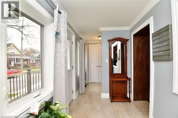 Hamilton, ON L8H5H5,293 FAIRFIELD Avenue